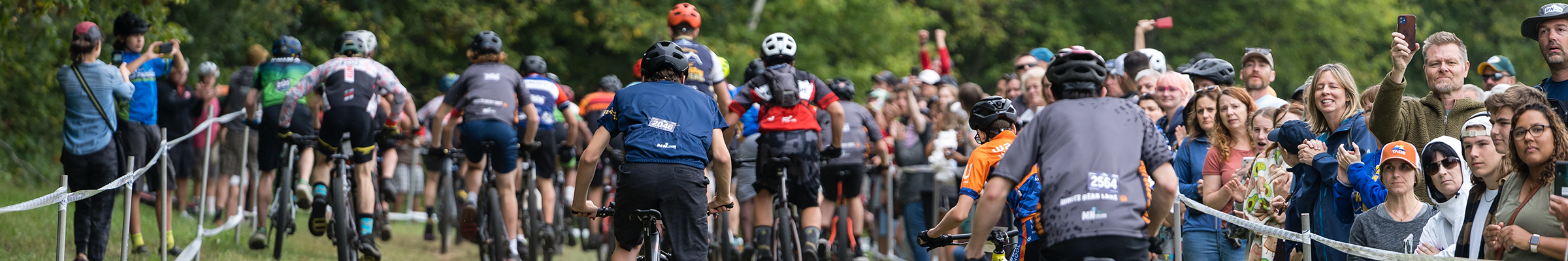 Mountain bikers racing into the woods at Whitetail Ridge